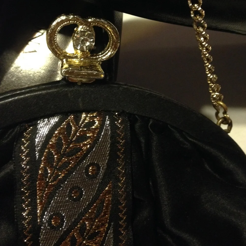 1950's Clutch Bag Blk/Silver/Gold w/clasp & chain‎